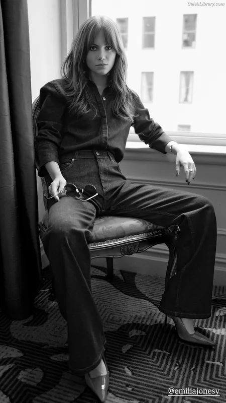 Emilia Jones photo 2 of 405