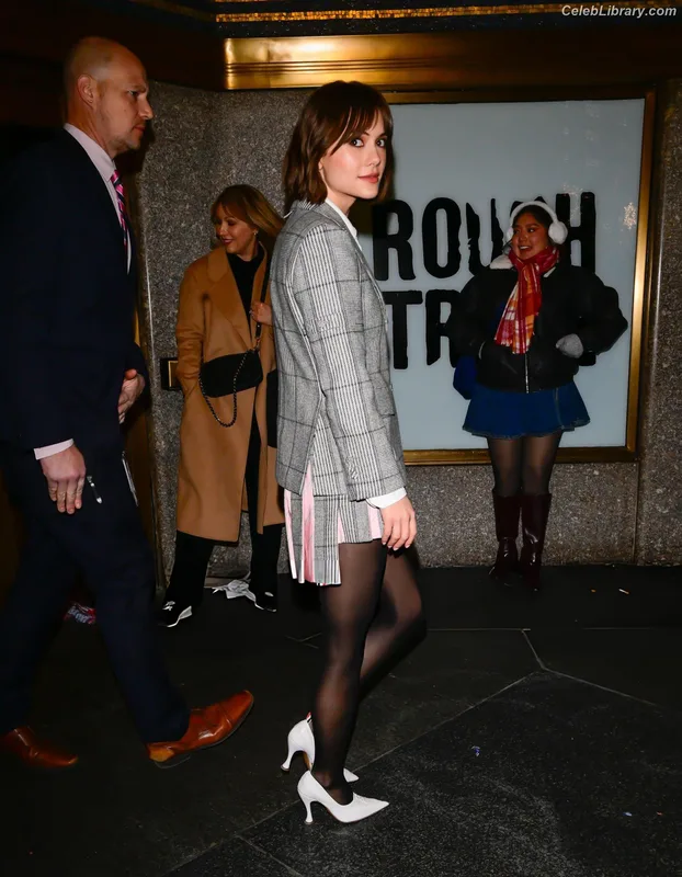Emilia Jones photo 7 of 405