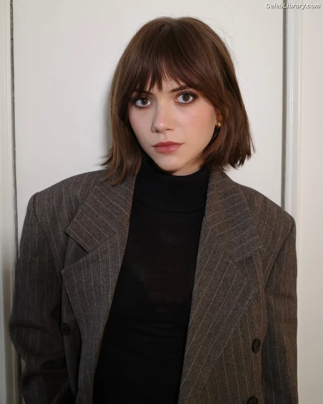 Emilia Jones photo 22 of 405