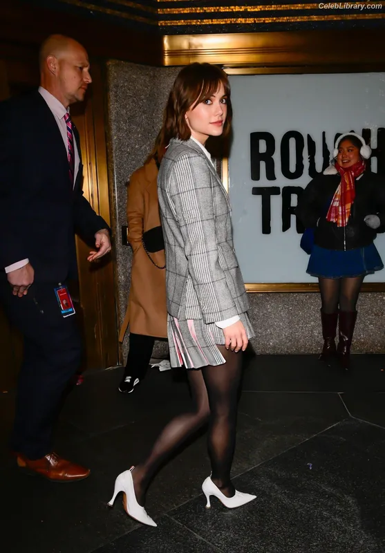 Emilia Jones photo 1 of 405