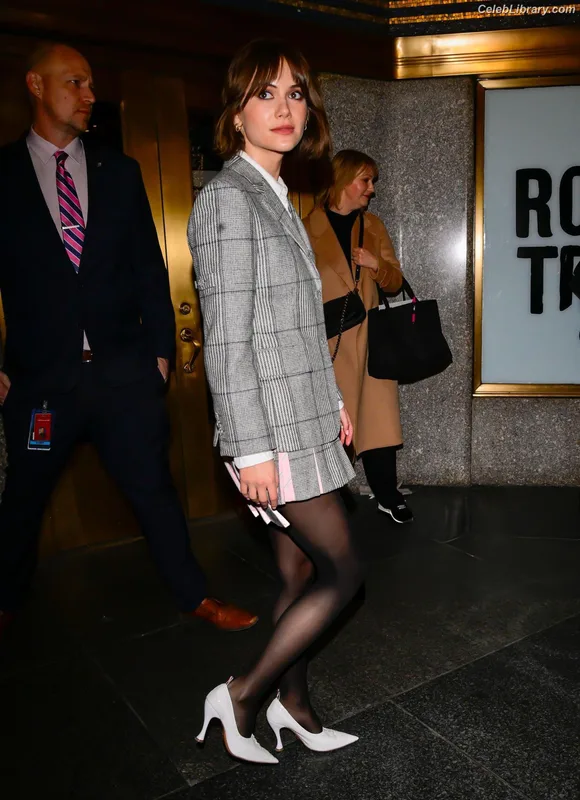 Emilia Jones photo 5 of 405