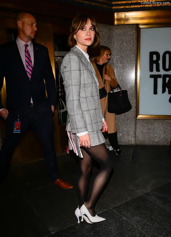 Emilia Jones photo 9 of 405