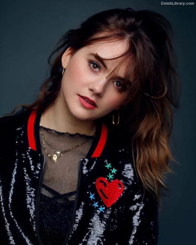 Emilia Jones photo 19 of 405
