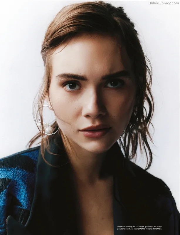 Emilia Jones photo 23 of 405