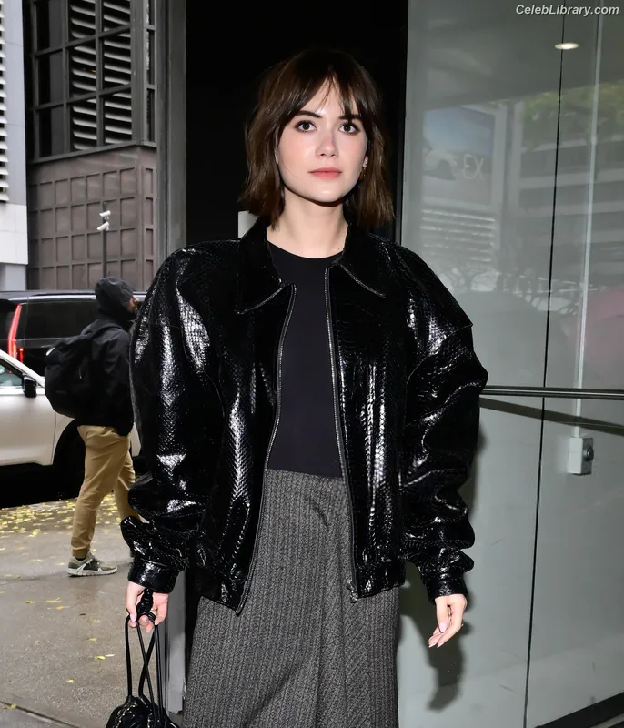 Emilia Jones photo 8 of 405