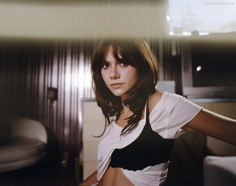 Emilia Jones photo 22 of 405