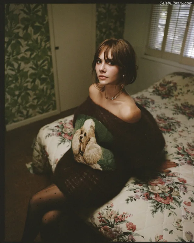 Emilia Jones photo 23 of 405