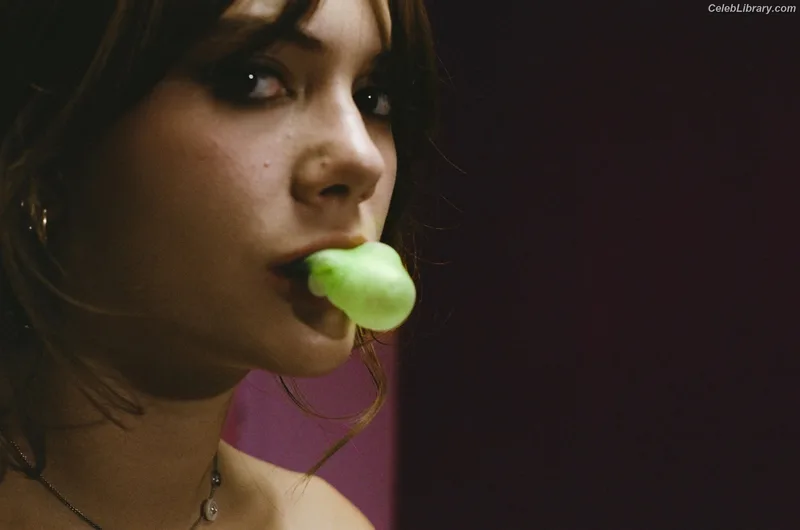 Emilia Jones photo 2 of 405