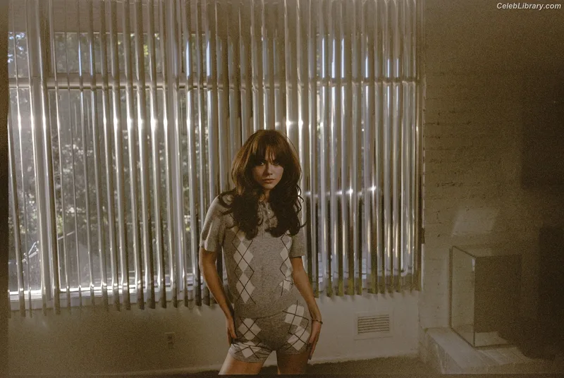Emilia Jones photo 7 of 405