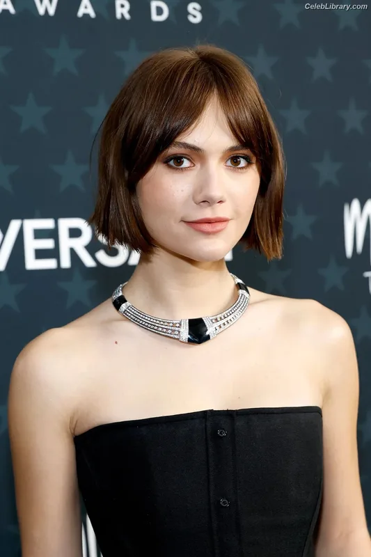 Emilia Jones photo 11 of 405