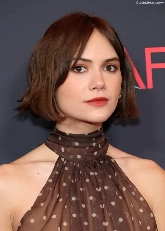 Emilia Jones photo 11 of 405