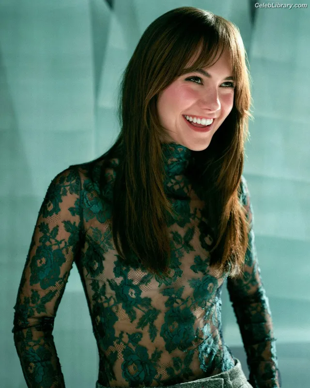 Emilia Jones photo 12 of 405