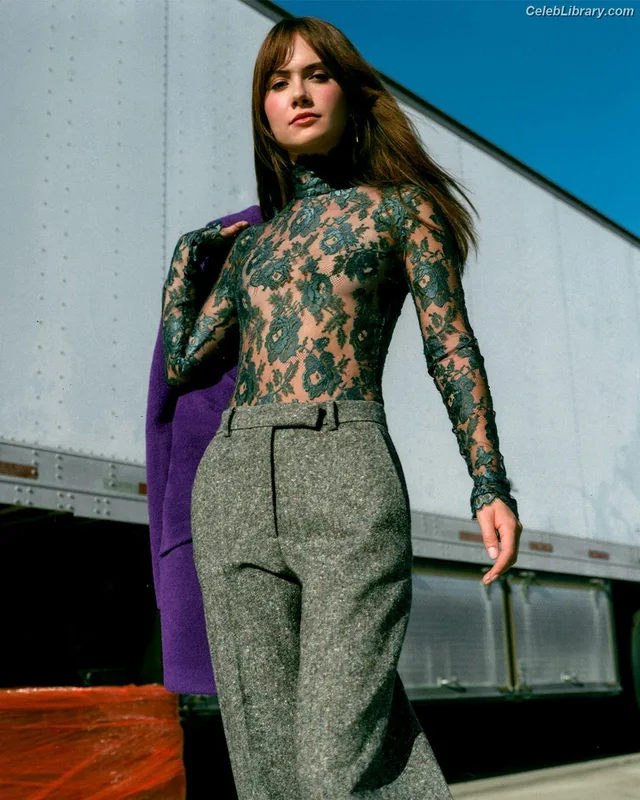 Emilia Jones photo 13 of 405