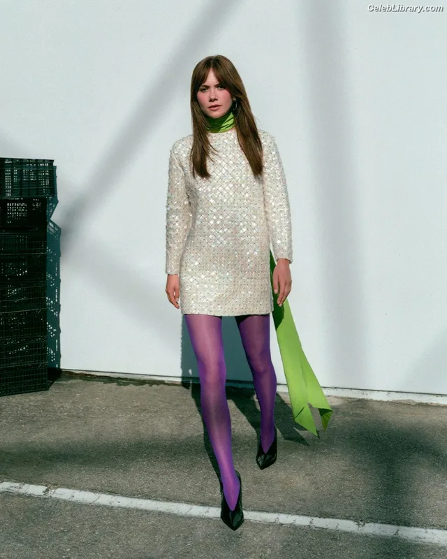 Emilia Jones photo 14 of 405