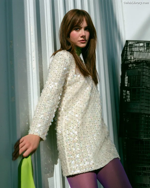 Emilia Jones photo 15 of 405