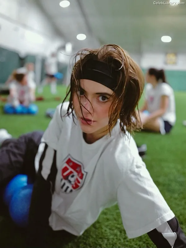 Emilia Jones photo 14 of 405