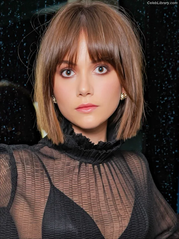 Emilia Jones photo 23 of 405