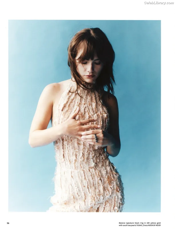 Emilia Jones photo 2 of 405