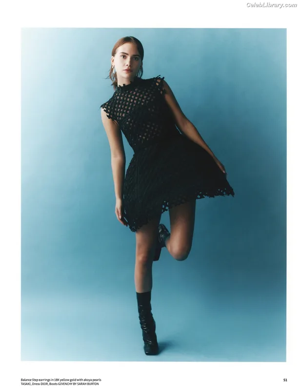 Emilia Jones photo 4 of 405