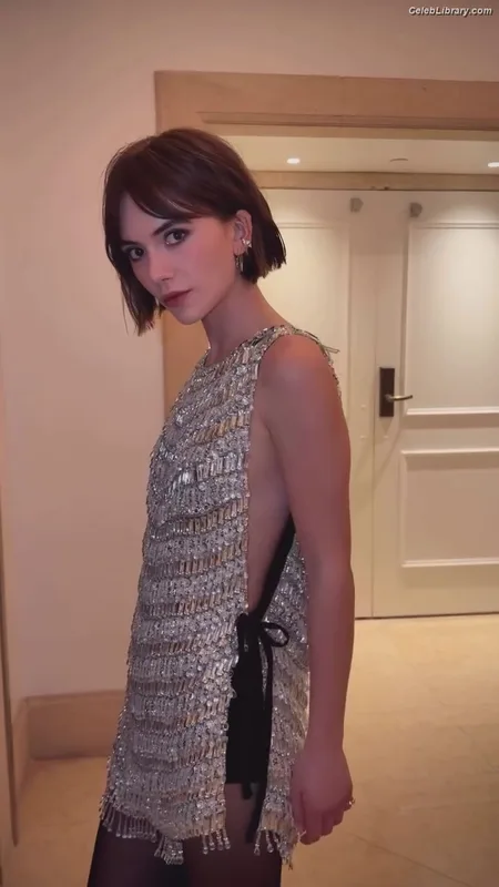 Emilia Jones photo 14 of 405