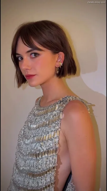 Emilia Jones photo 15 of 405