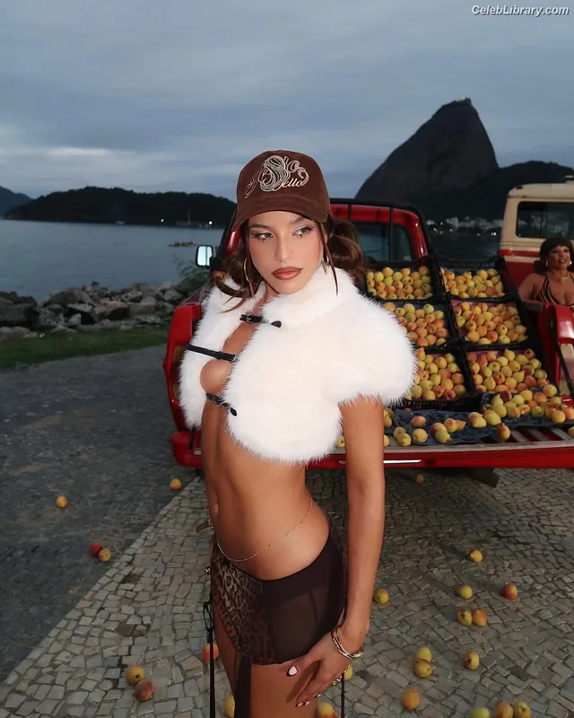 Emilia Mernes photo 4 of 321