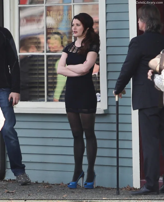 Emilie de Ravin photo 1 of 34