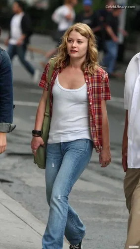 Emilie de Ravin photo 5 of 34