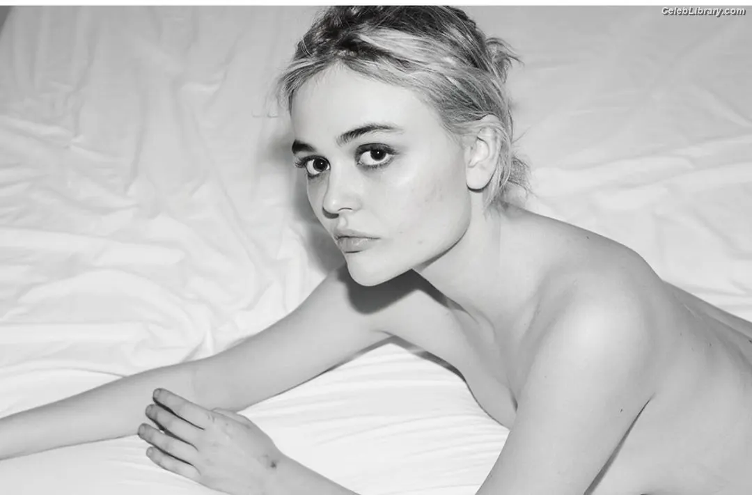 Emily Alyn Lind photo 23 of 324