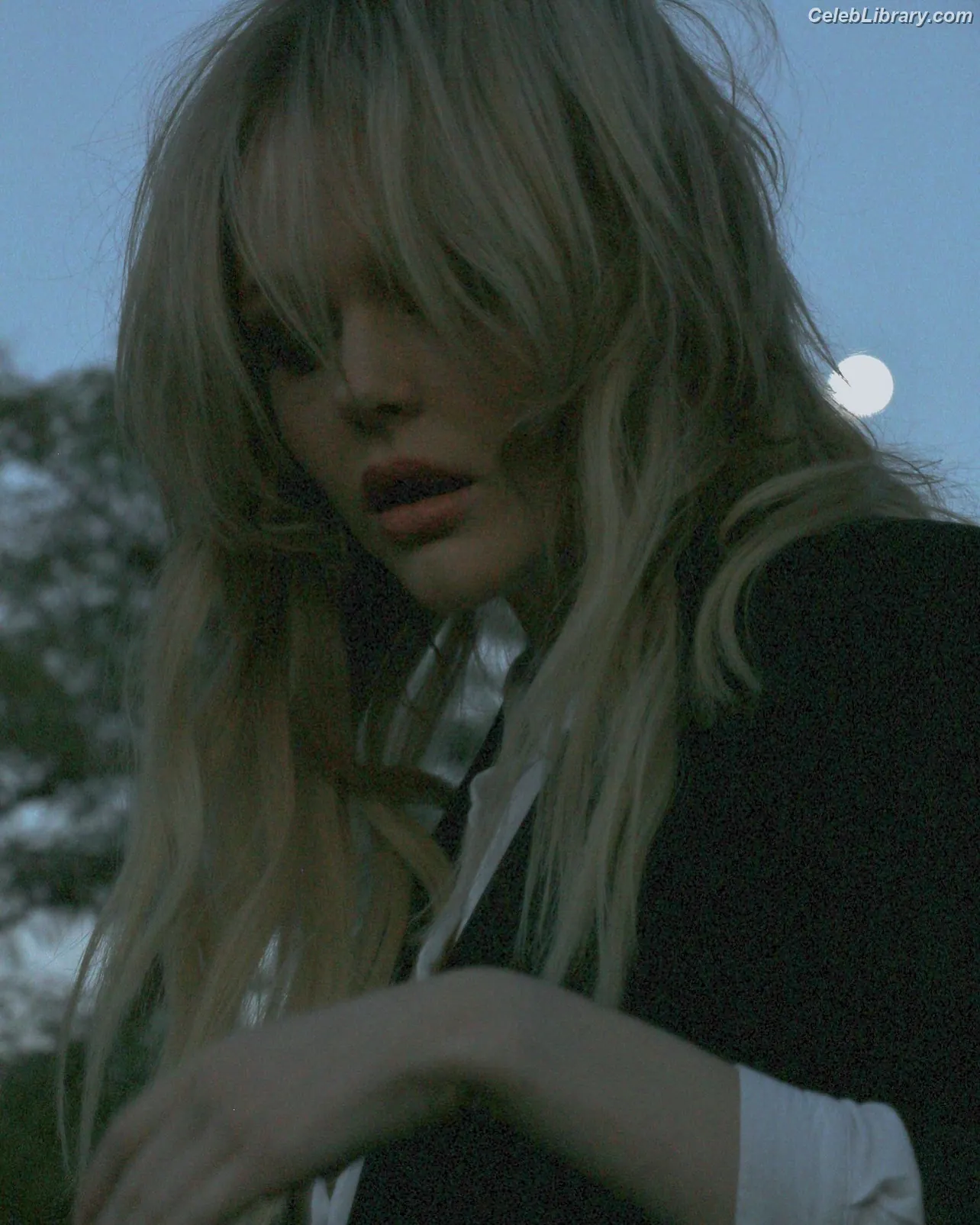 Emily Alyn Lind photo 16 of 324