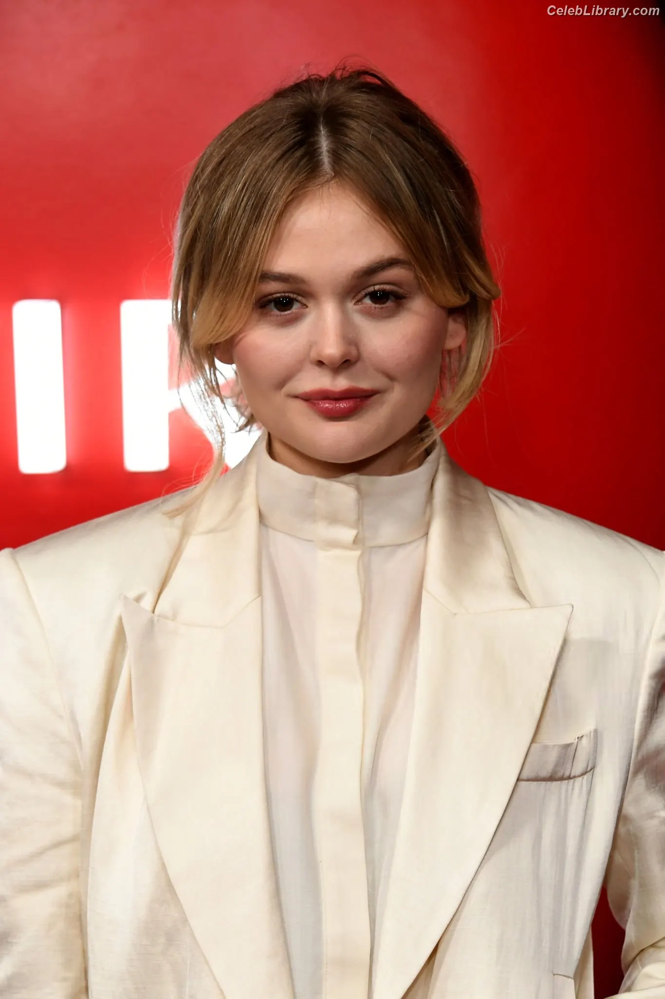 Emily Alyn Lind photo 13 of 324