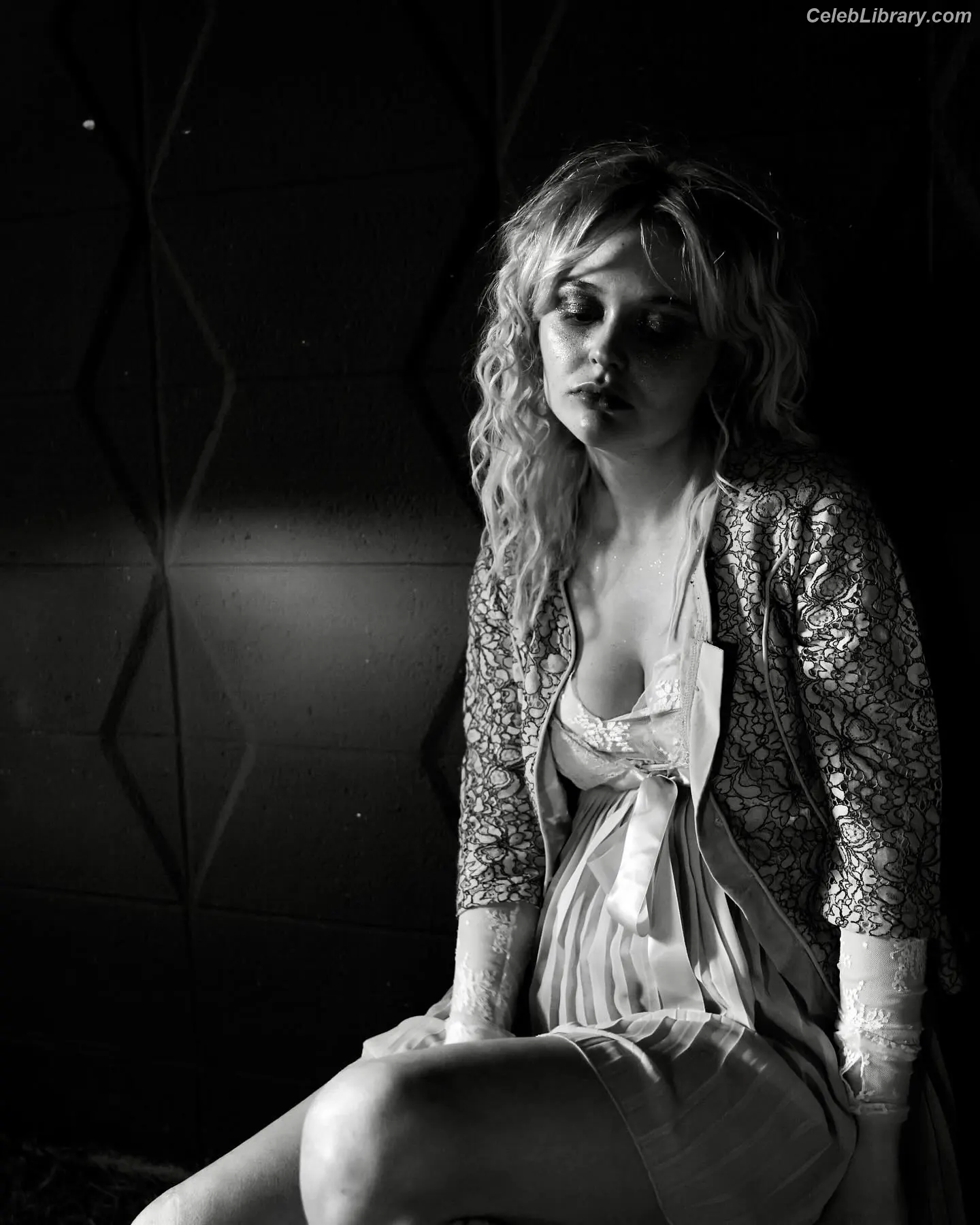 Emily Alyn Lind photo 15 of 324