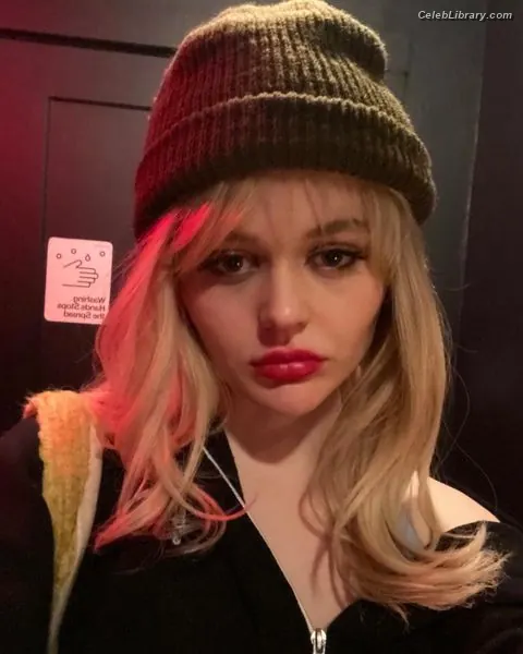 Emily Alyn Lind photo 16 of 324