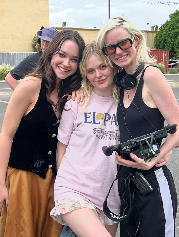 Emily Alyn Lind photo 9 of 325
