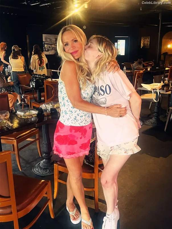 Emily Alyn Lind photo 10 of 325