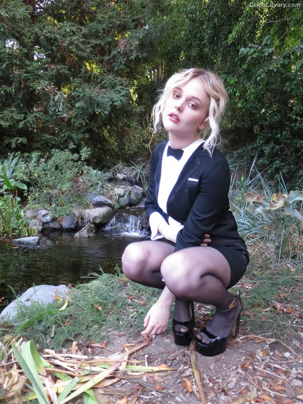 Emily Alyn Lind photo 12 of 325