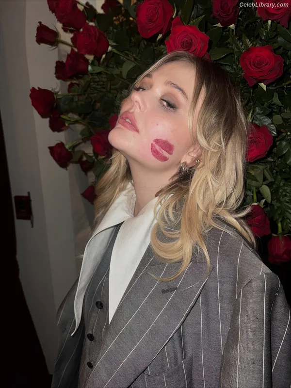 Emily Alyn Lind photo 19 of 325