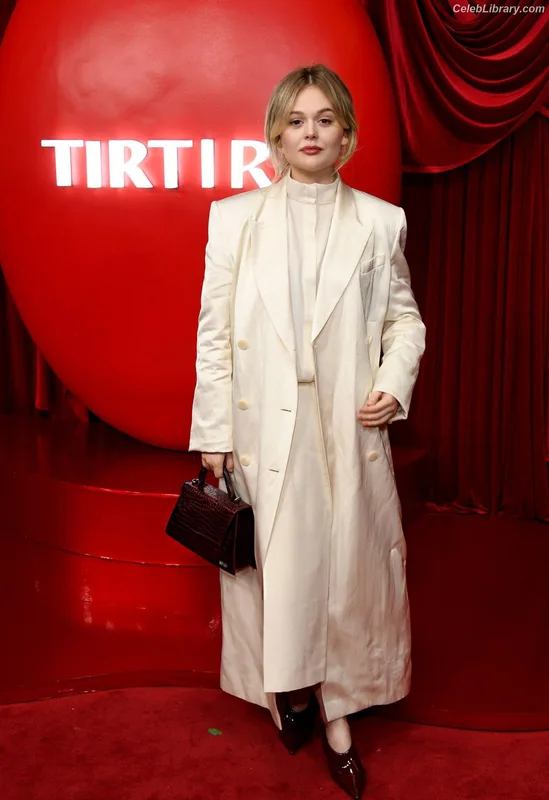 Emily Alyn Lind photo 22 of 325