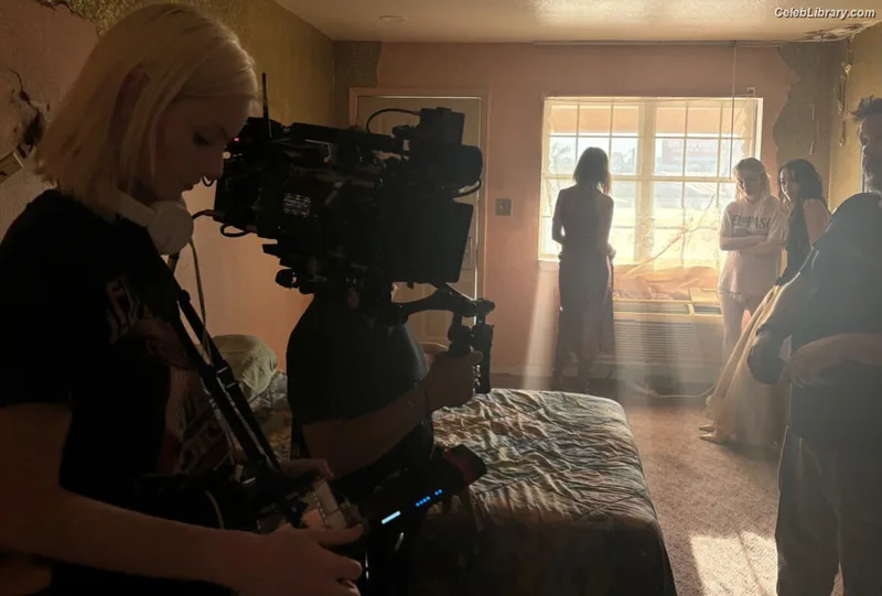 Emily Alyn Lind photo 6 of 325