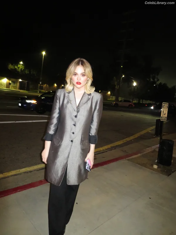 Emily Alyn Lind photo 13 of 325