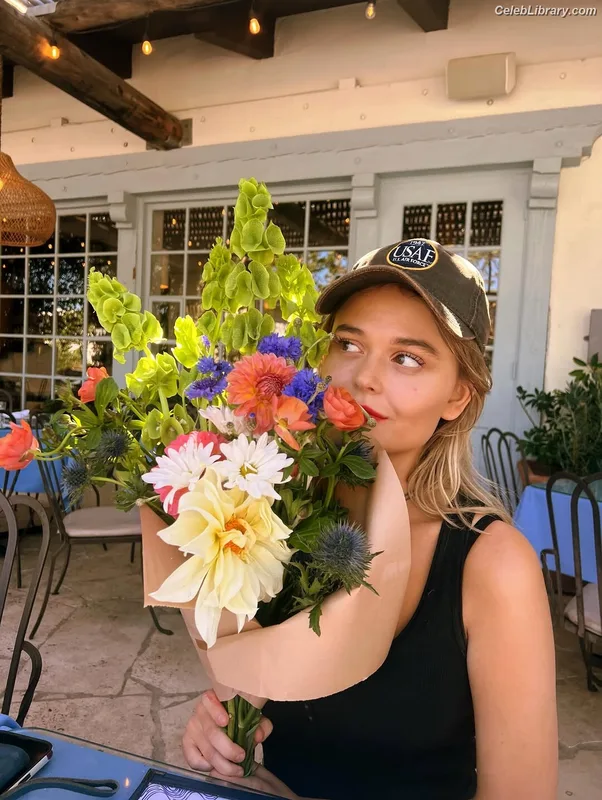 Emily Alyn Lind photo 21 of 325