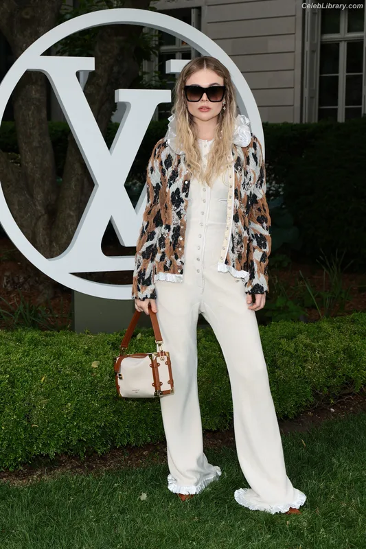 Emily Alyn Lind photo 24 of 325
