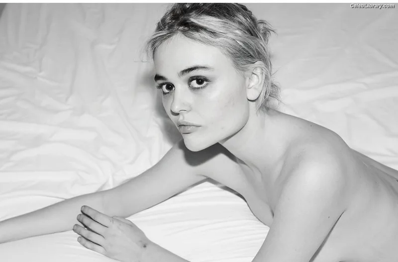 Emily Alyn Lind photo 23 of 325