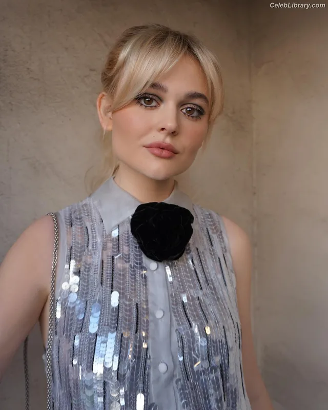 Emily Alyn Lind photo 9 of 325