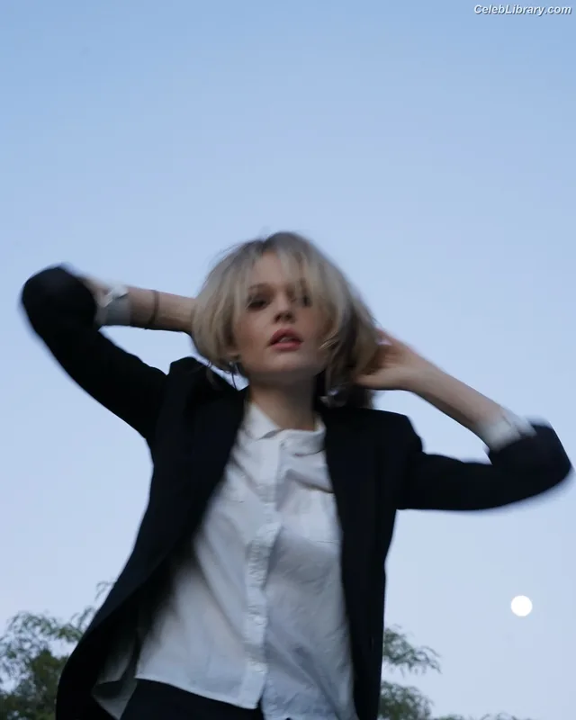 Emily Alyn Lind photo 13 of 325