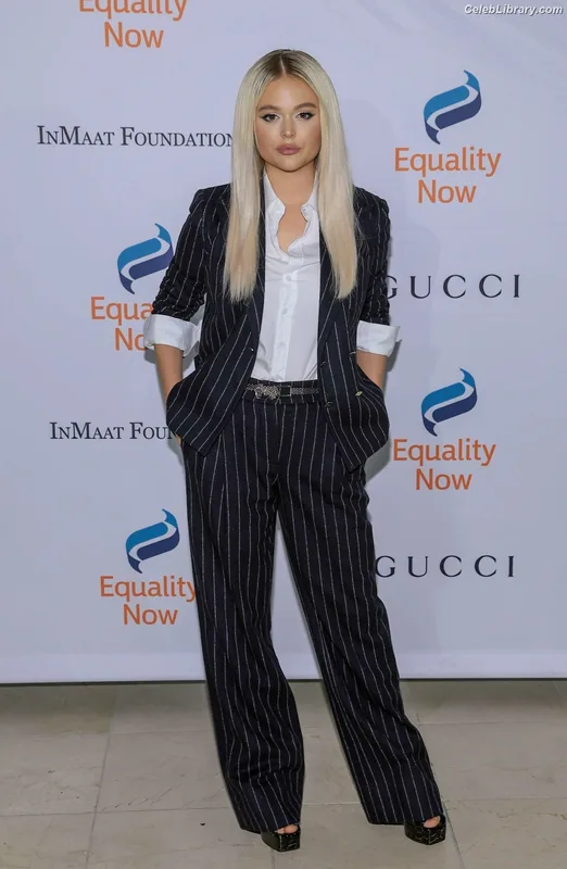 Emily Alyn Lind photo 17 of 325