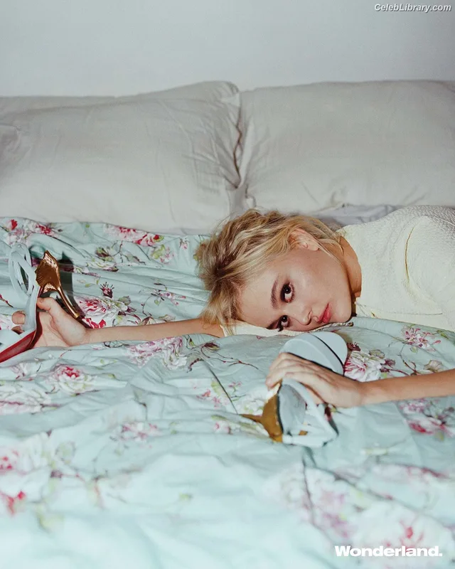 Emily Alyn Lind photo 19 of 325