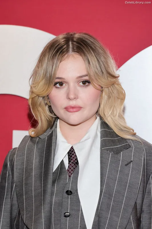 Emily Alyn Lind photo 6 of 325