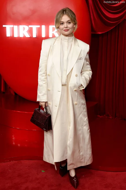 Emily Alyn Lind photo 12 of 325