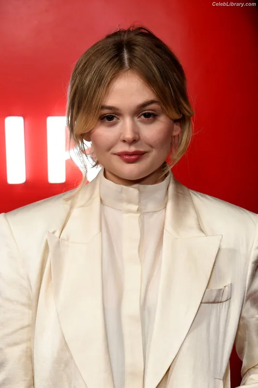 Emily Alyn Lind photo 13 of 325